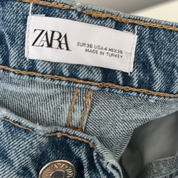 Zara Mid Rise Jeans - Picture 2 of 2